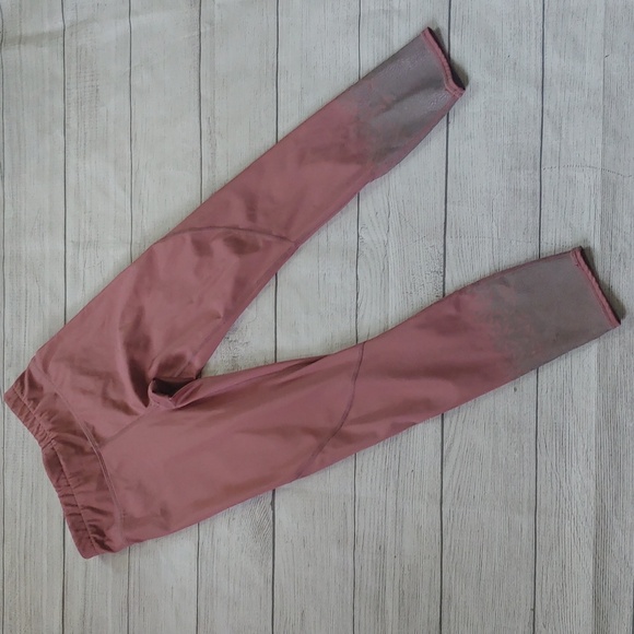 FABLETICS ULTRA COOL LEGGING WITH PATTERNS AT THE BOTTOM OF THE LEGS - Picture 1 of 8
